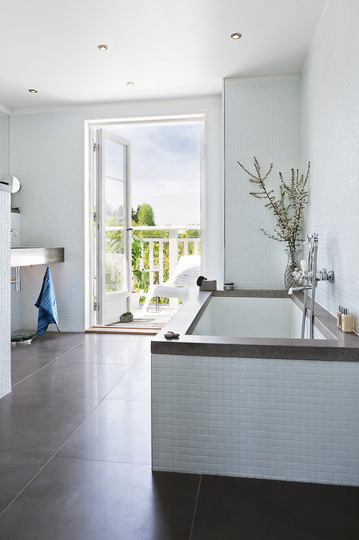 Light & Square Tiles