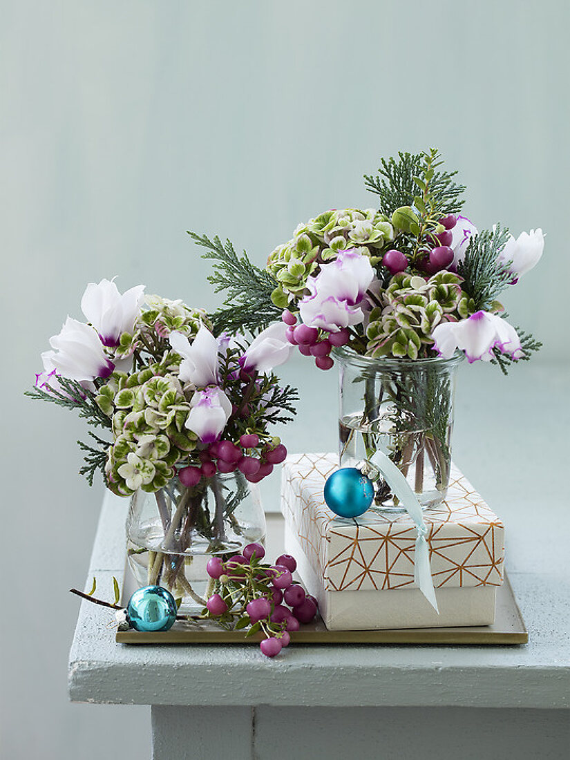 9 Bouquets and Decorations for Christmas