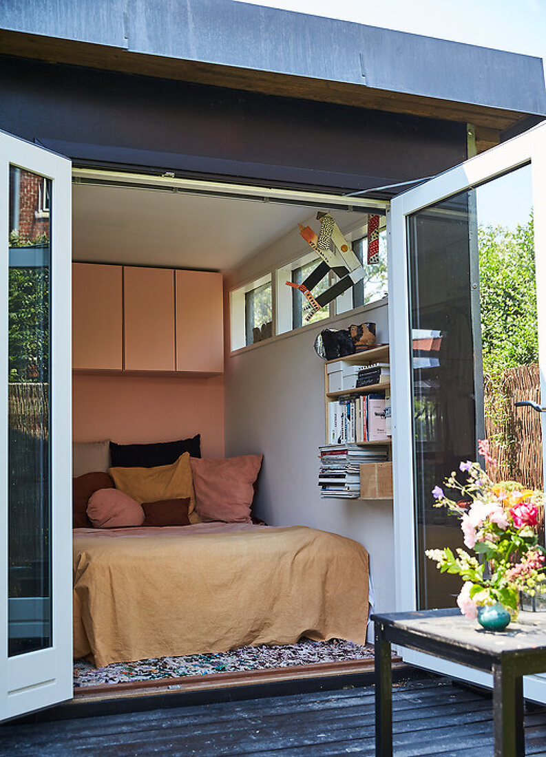 A colorful and creative 30m2 allotment dream