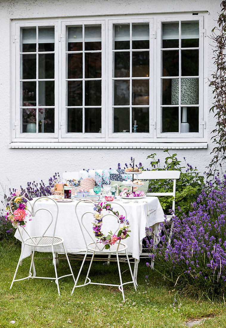 Setting the Summer Table