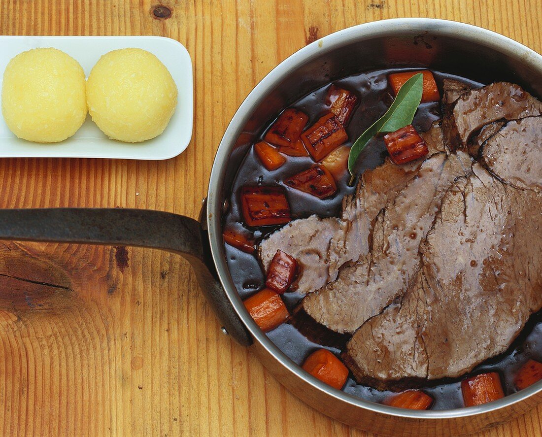 Boeuf à la mode (Marinated beef with soup vegetables)