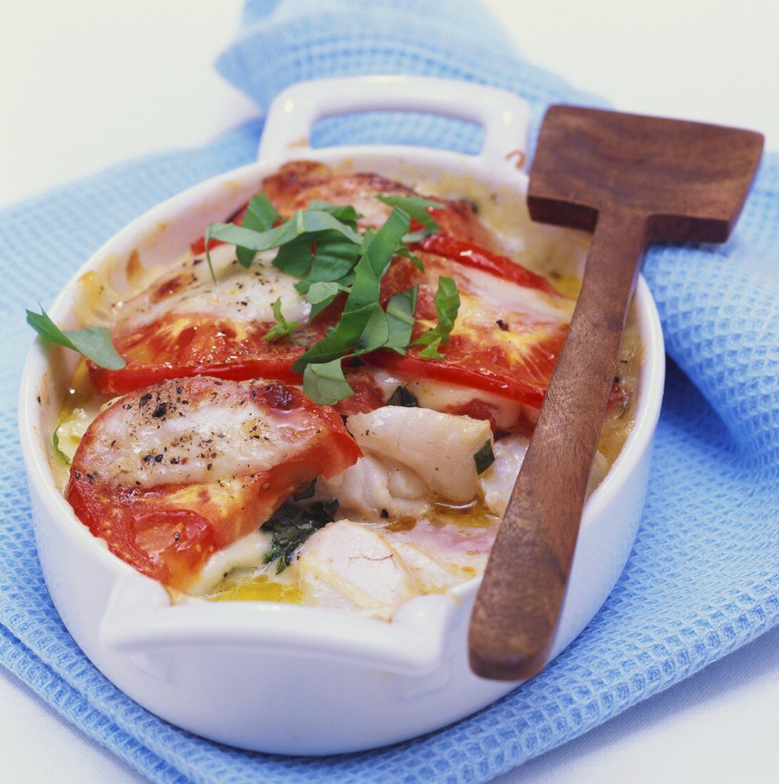 Fish gratin with tomatoes