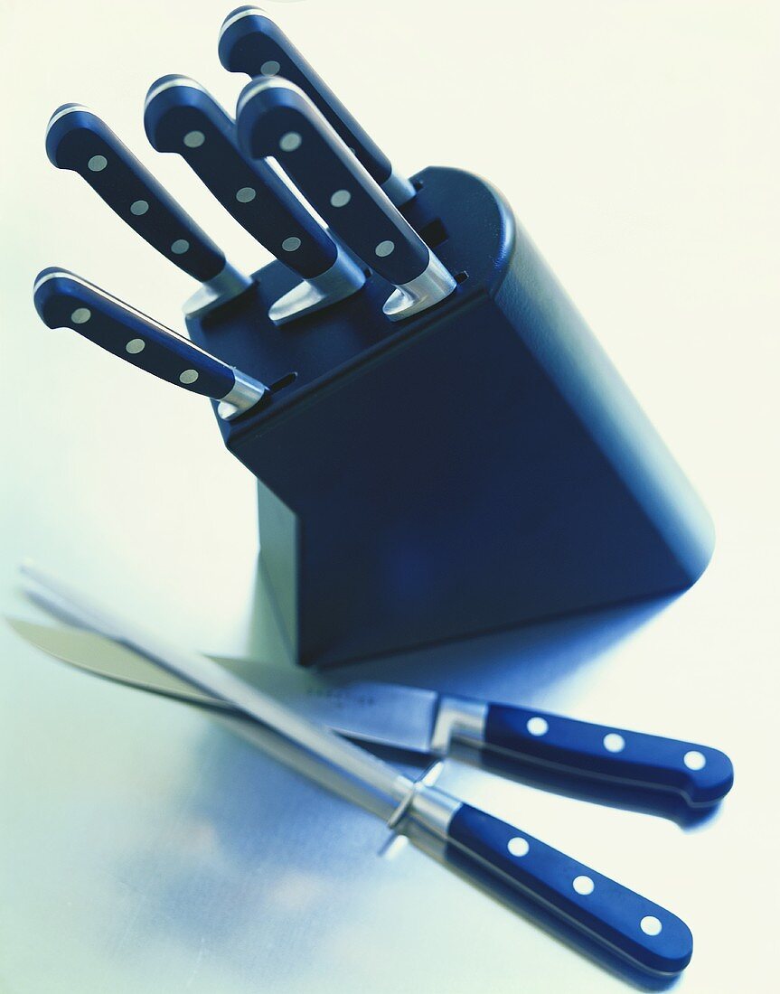 Knives in a knife block