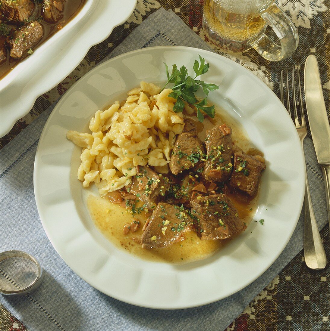 Salzburger Bierfleisch mit Spätzle (Österreich)