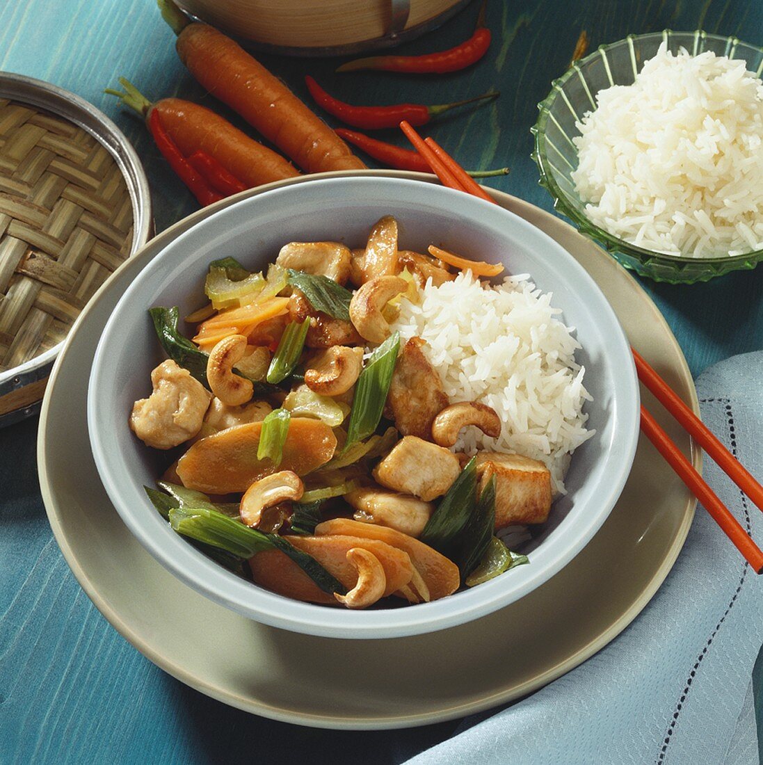 Hähnchengeschnetzeltes mit Gemüse und Cashew-Kernen