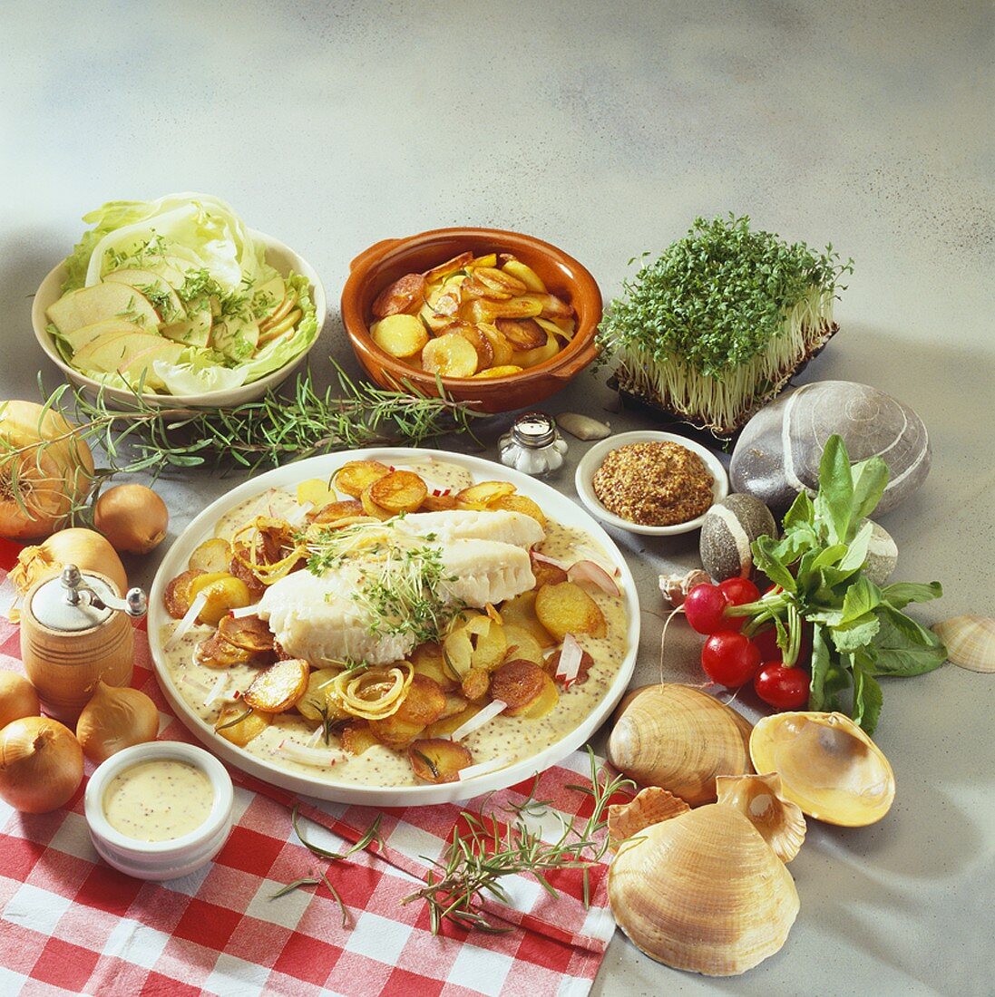 Pannfisch (Fish with mustard sauce & fried potatoes, N. Germany)