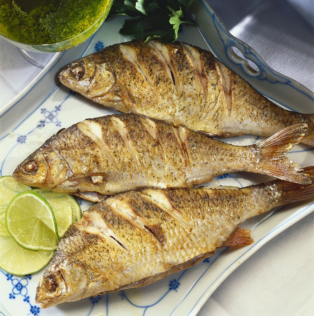 Fried roach with green sauce