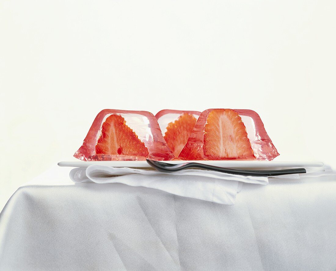 Strawberries in vanilla jelly