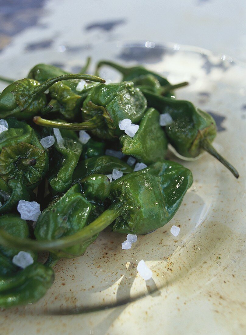 Green chillies with coarse salt