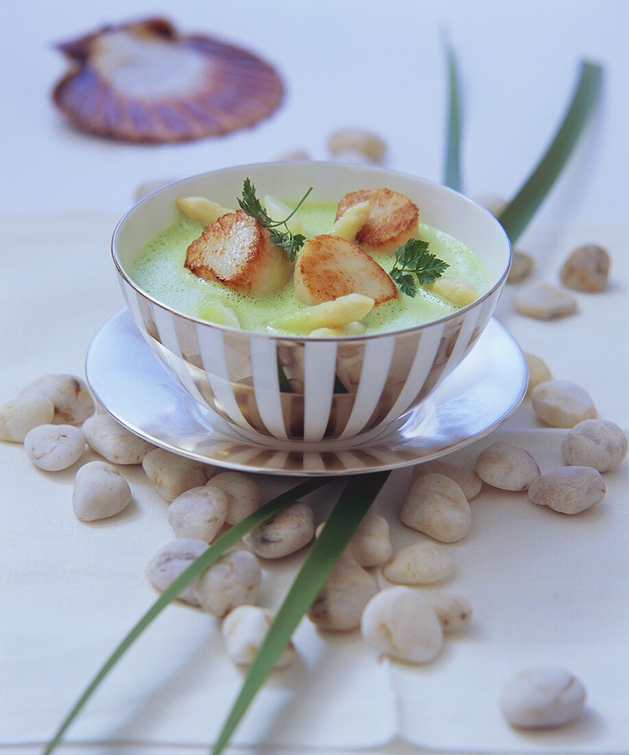 Creamed asparagus and pea soup with fried scallops