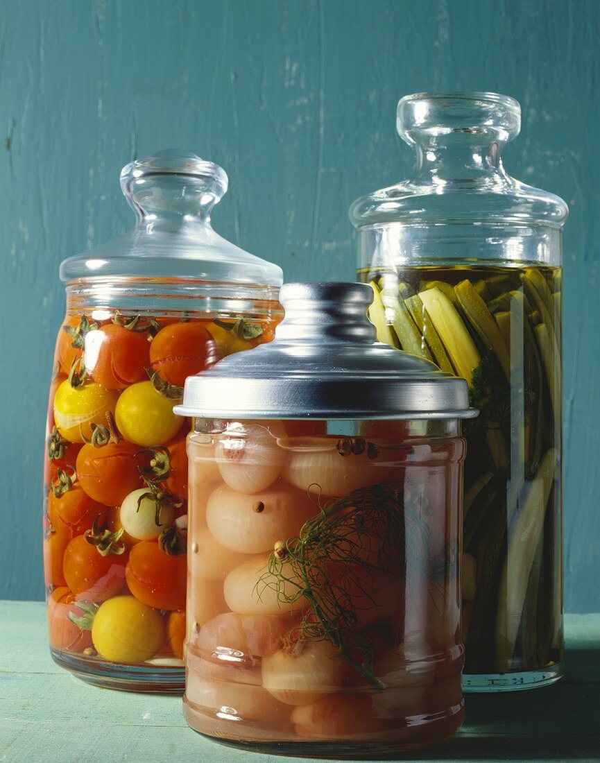 Pickled vegetables (silverskin onions, tomatoes & cucumber)