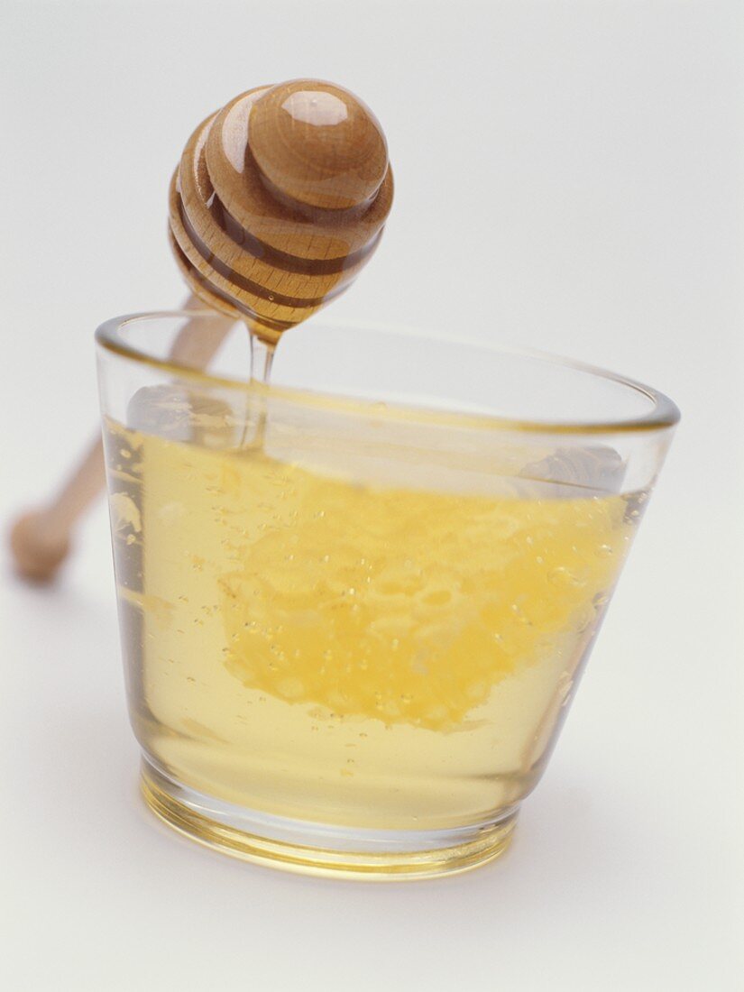 Honig mit Honigwabe und Honiglöffel (auch als Weissweinaroma)