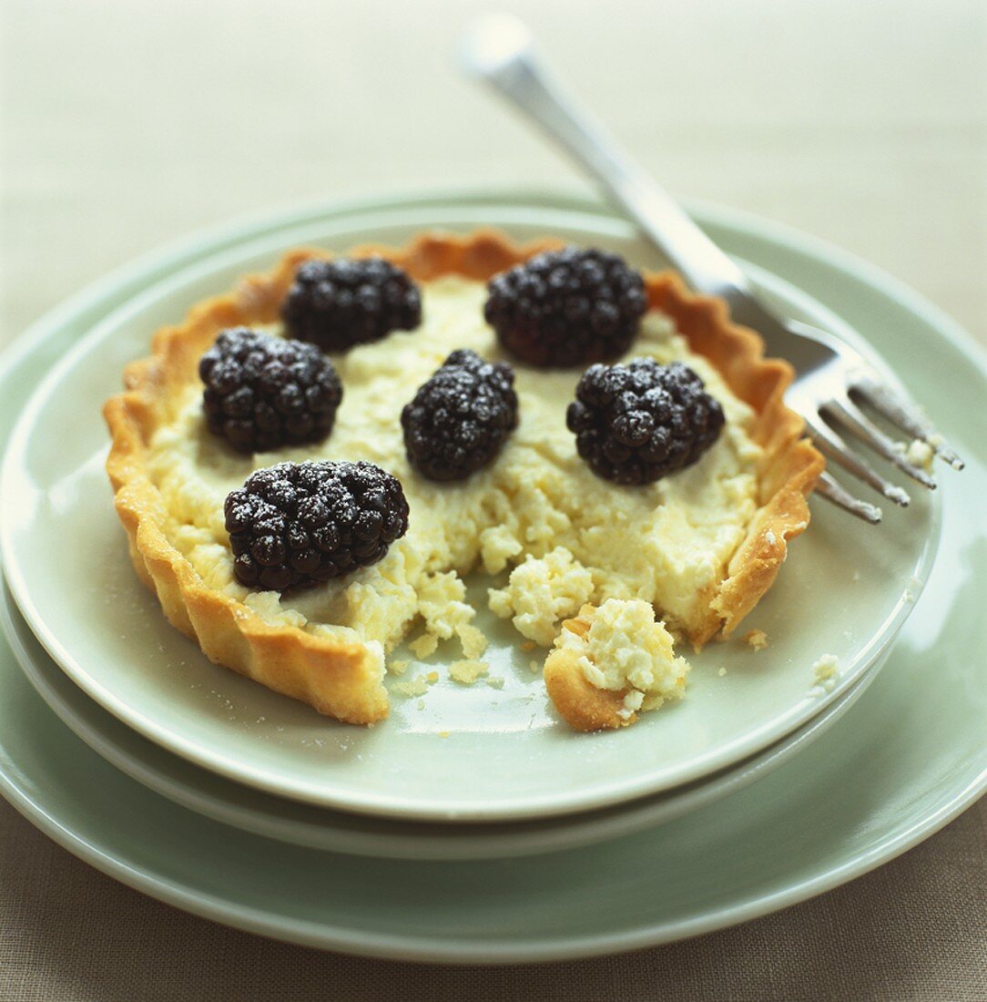 Mascarpone cream tart with blackberries