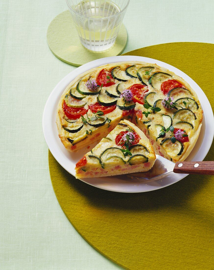 Zucchini-Tarte, angeschnitten