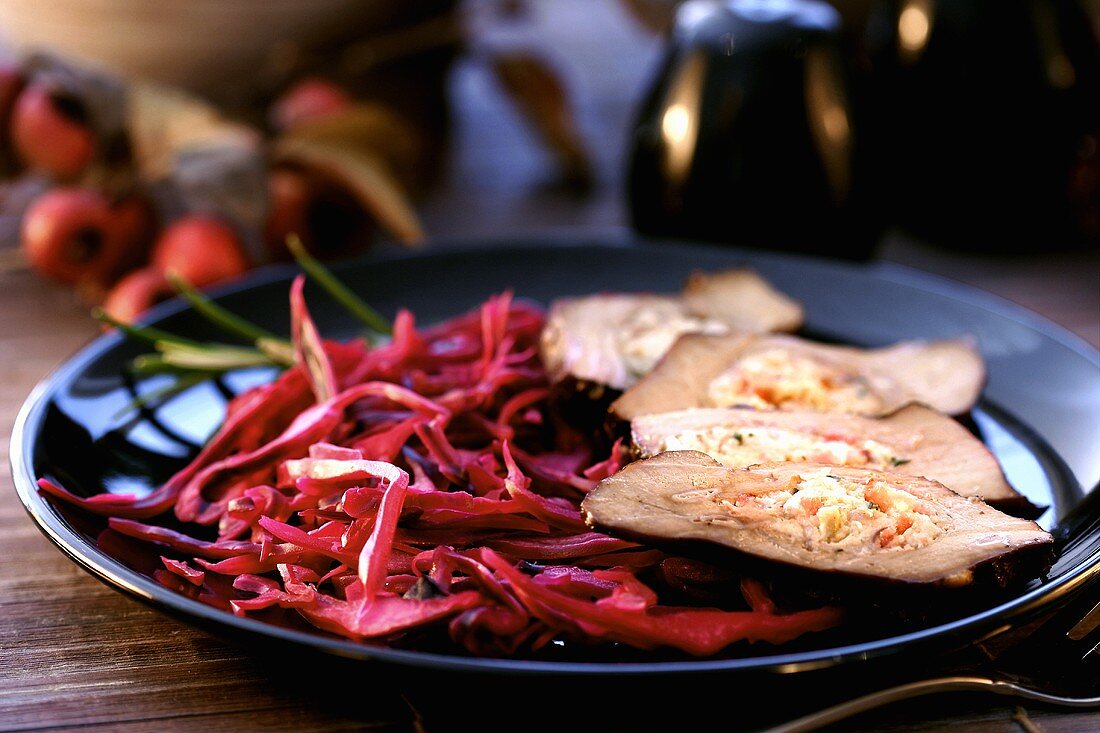 Stuffed liver with red cabbage