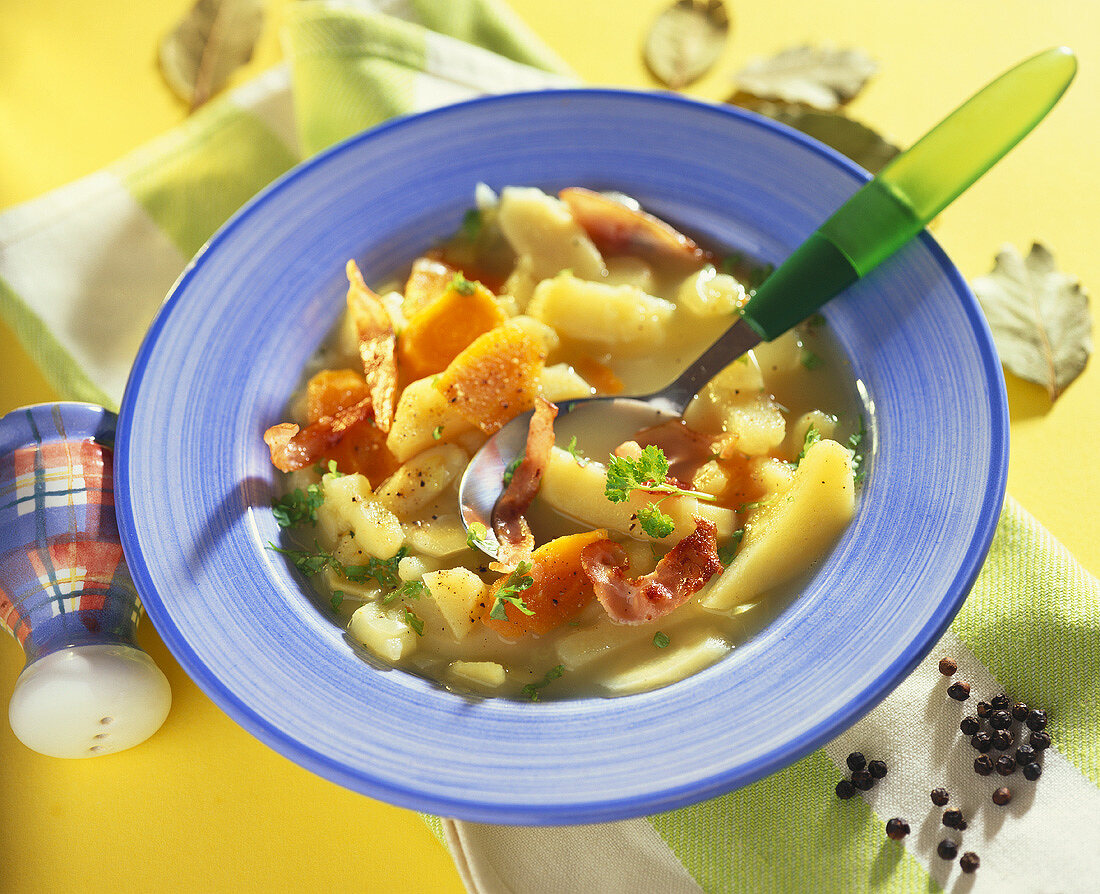 Kartoflanka (Kartoffelsuppe mit Speck, Polen)