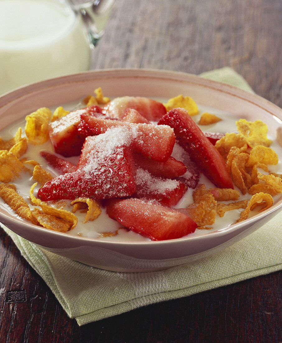 Cornflakes in milk with fresh strawberries