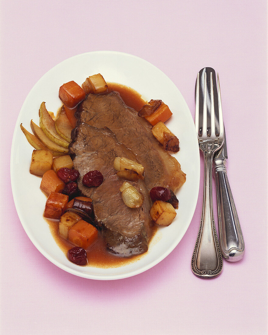 Yankee Pot Roast (Beef pot roast with cranberries, USA)