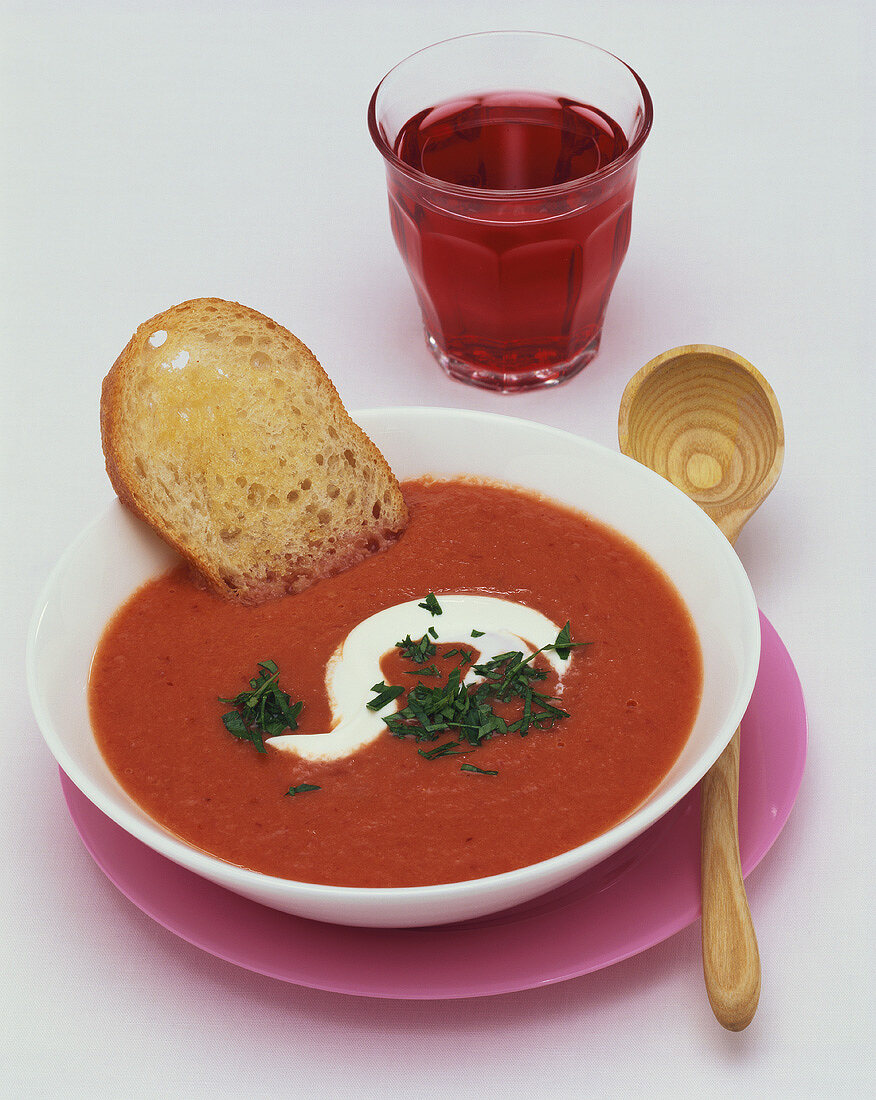 Gazpacho mit Gemüse, Cranberries & Birnen