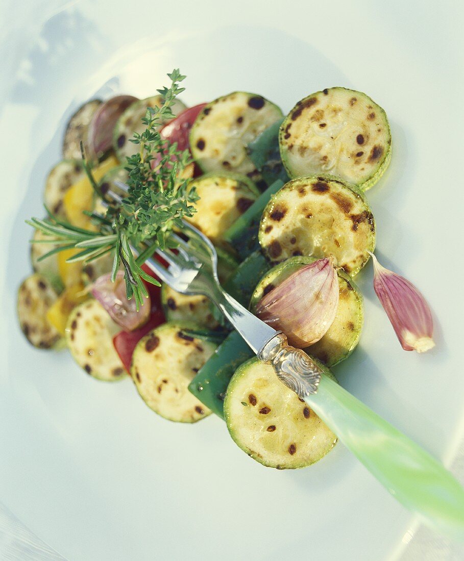 Zucchinigemüse mit Paprika und Knoblauch
