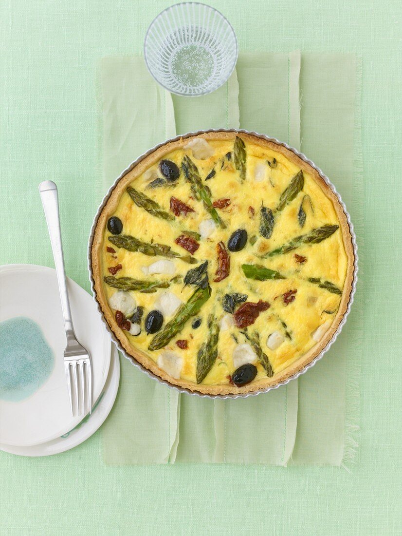 Asparagus, goat's cheese and dried tomato tart