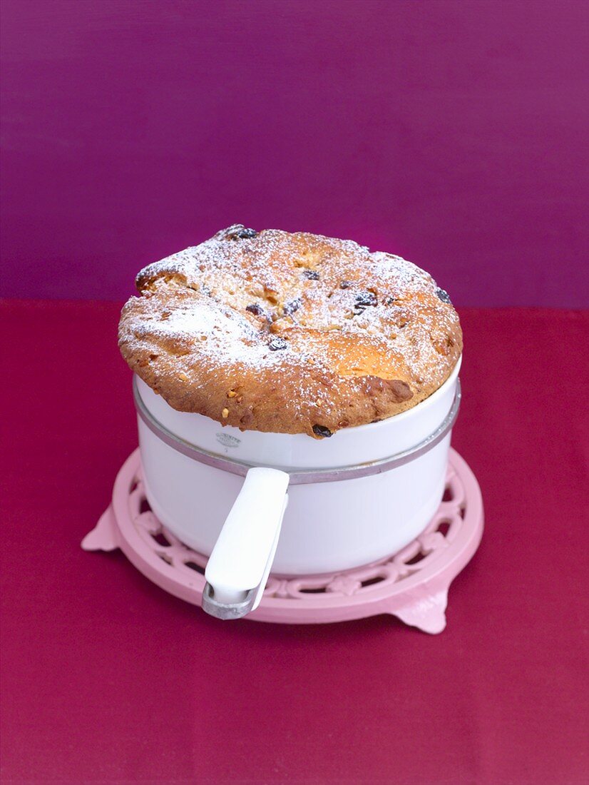 Panettone in casseruola (Yeasted cake in a pan)