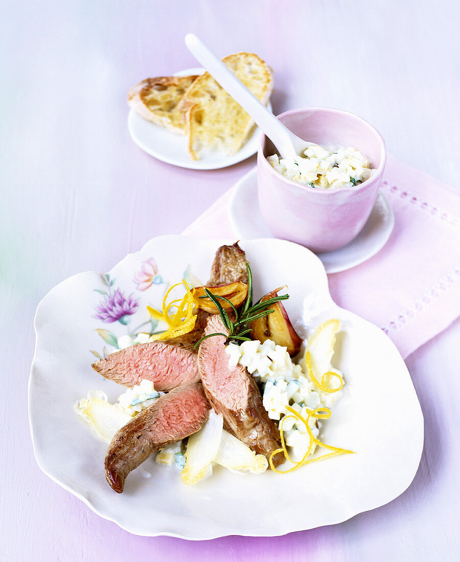 Lamb fillet with asparagus and yoghurt salad