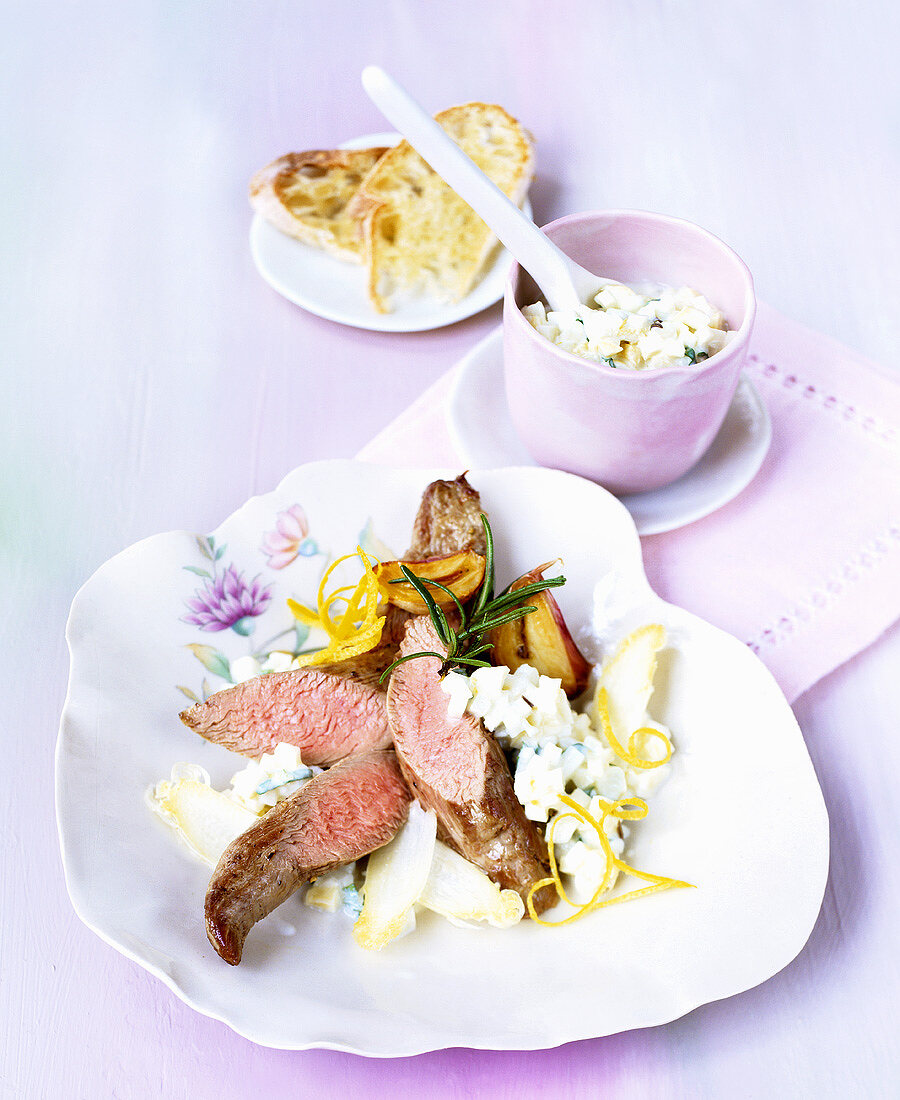 Lammfilets mit Spargel-Joghurt-Salat