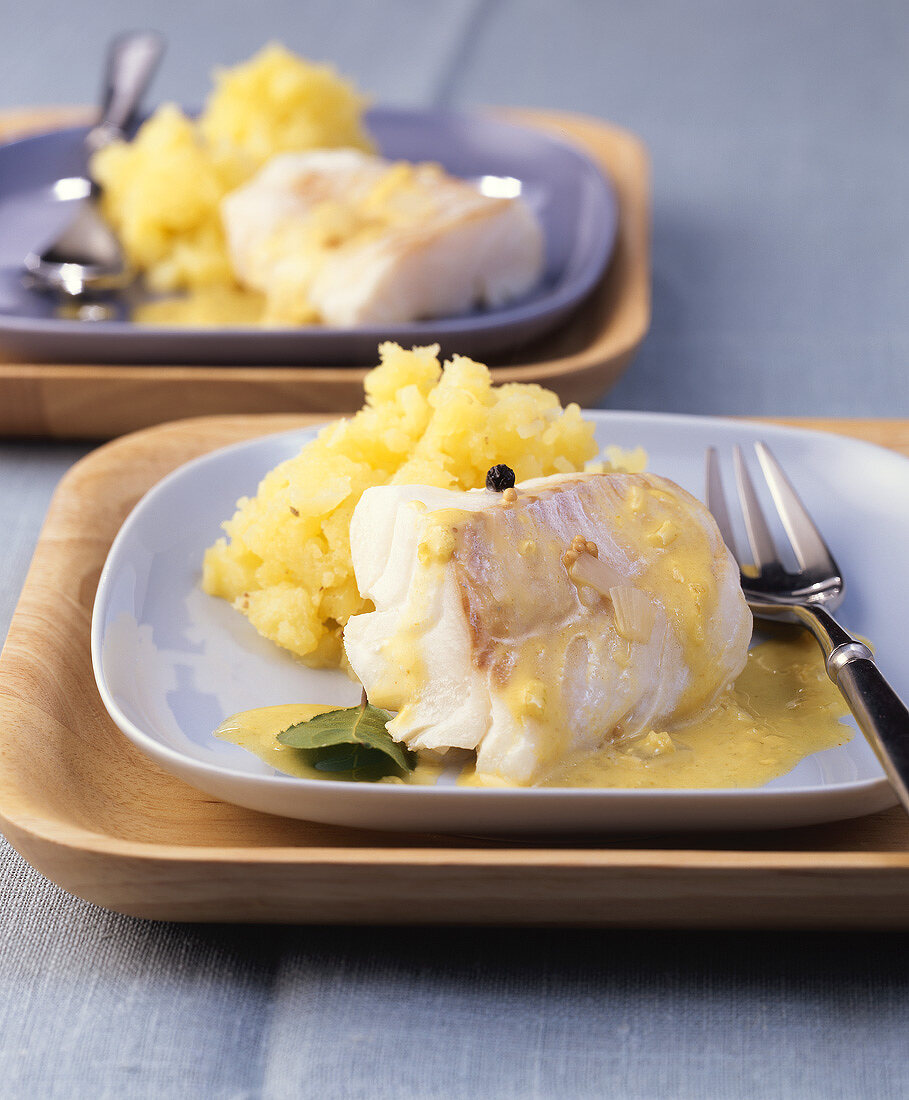 Cod fillet with mustard sauce and crushed potatoes