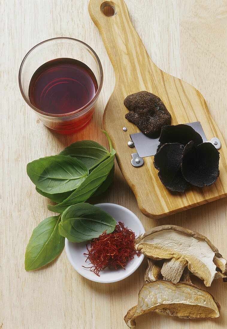 Ingredients for colouring or flavouring pasta dough