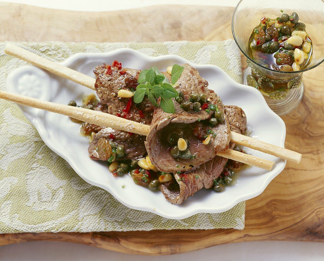 Straccetti ai capperi (Rindfleisch mit Kaper-Vinaigrette)