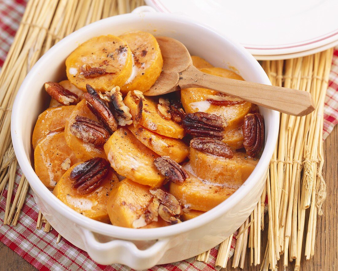 Süßkartoffel-Gratin mit Pecannüssen