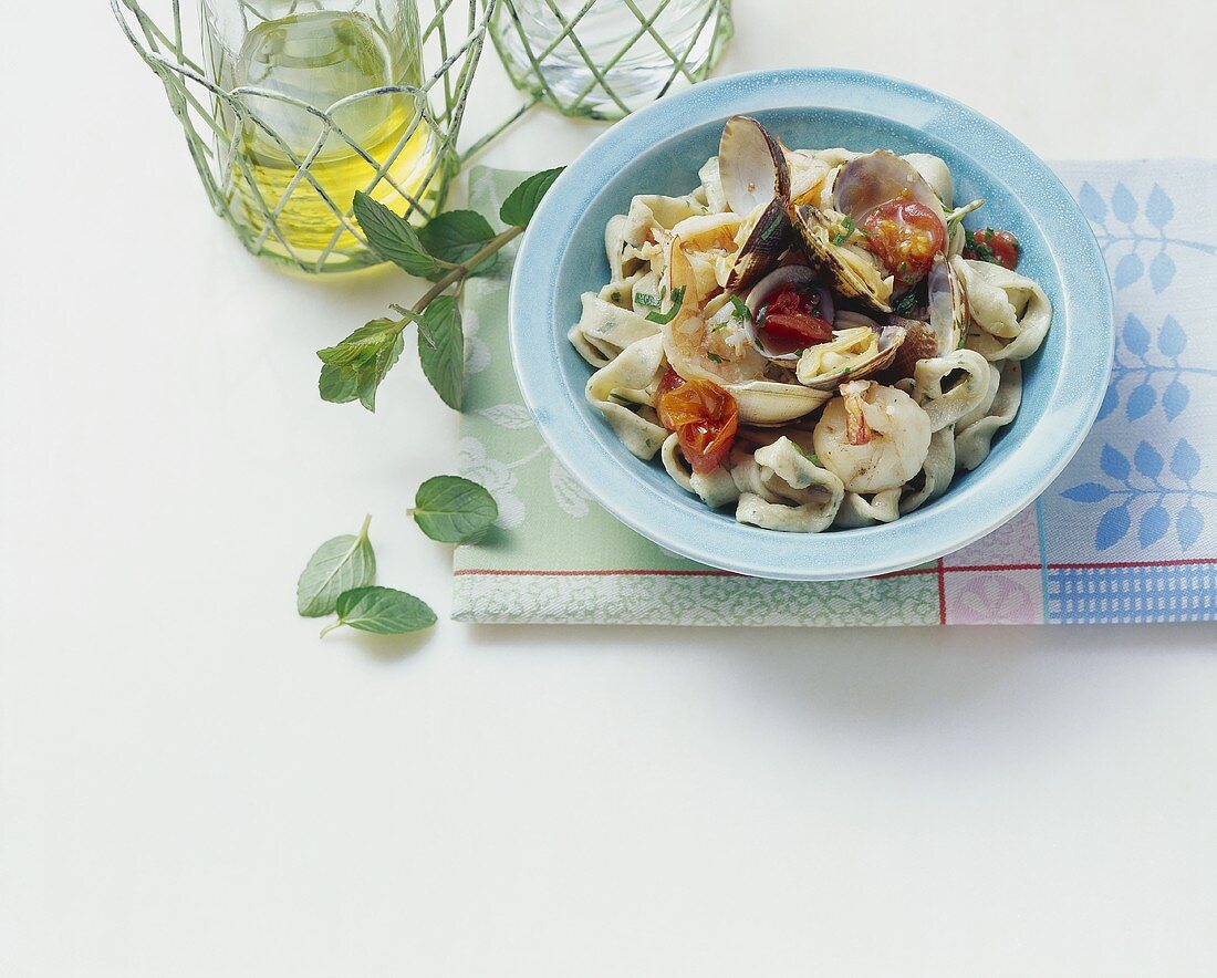 Pasta alla pugliese (Minzenudeln mit Meeresfrüchten, Italien)