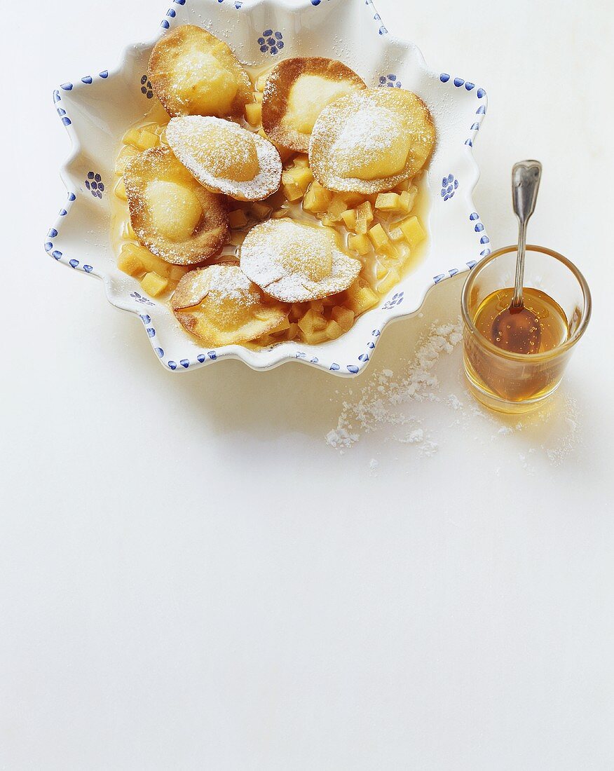 Seadas (Pecorino-Ravioli in Honigsauce), Sardinien, Italien