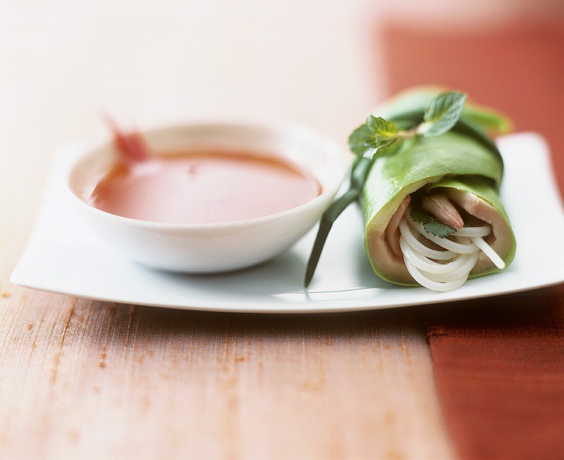 Lettuce roll filled with prawn, glass noodles & coriander