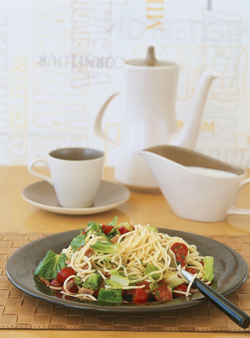 Noodle salad with tuna fish and cocktail tomatoes