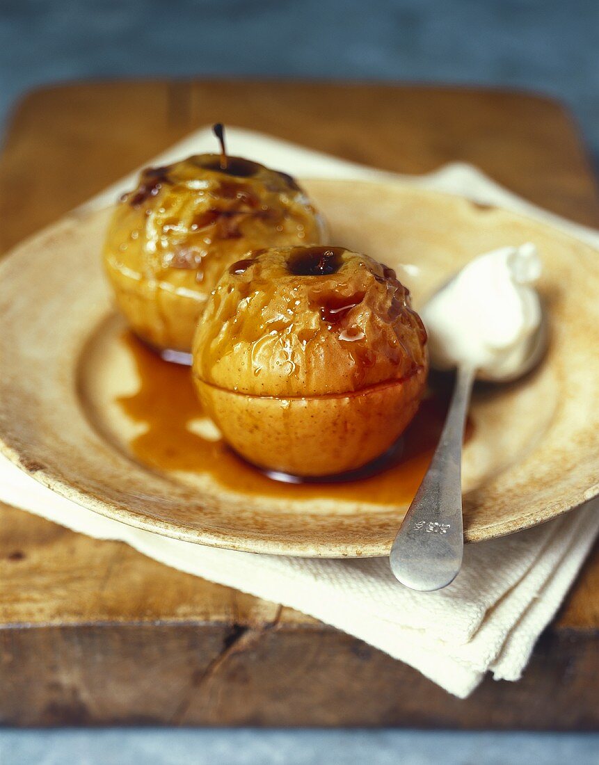 Baked apples with cider sauce