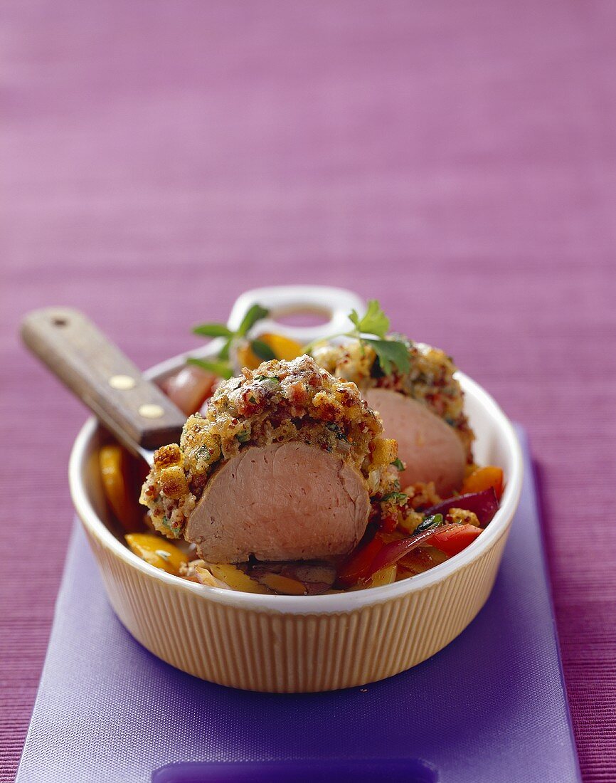 Schweinefilet mit Kräuter-Brot-Kruste