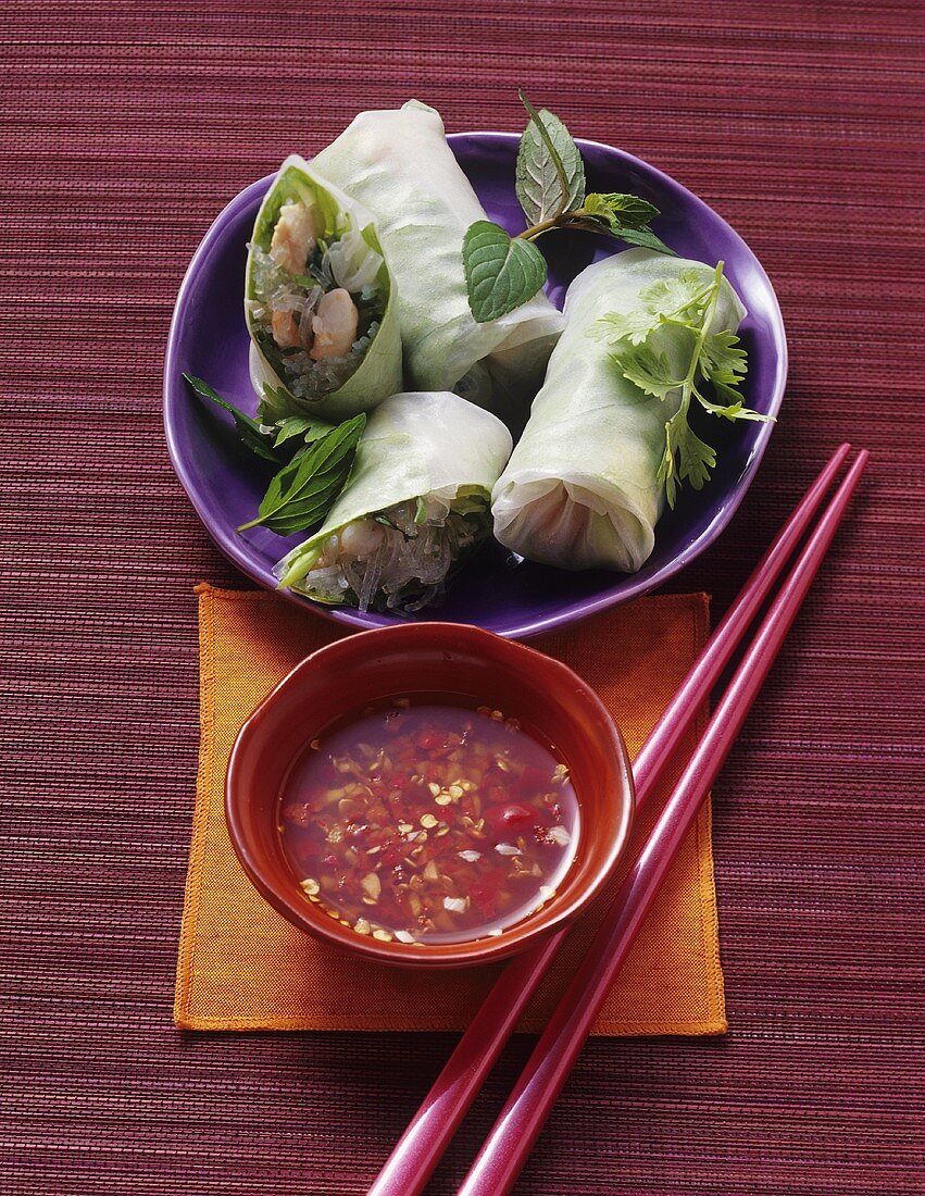 Rice paper rolls filled with chicken and shrimps (Vietnam)