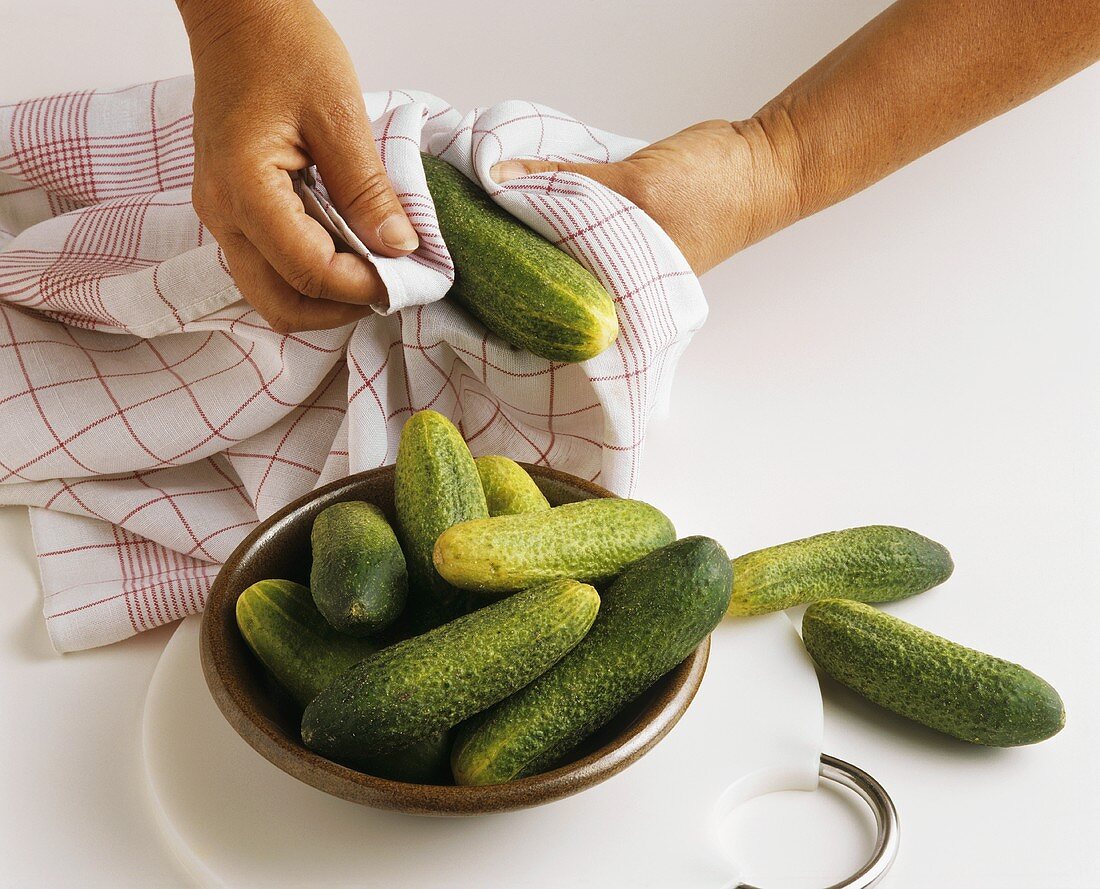 Drying cucumbers