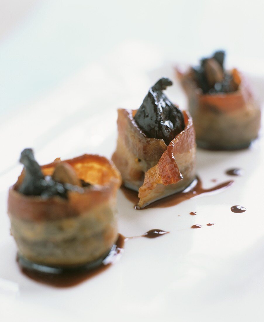 Bacon-wrapped figs sprinkled with port wine