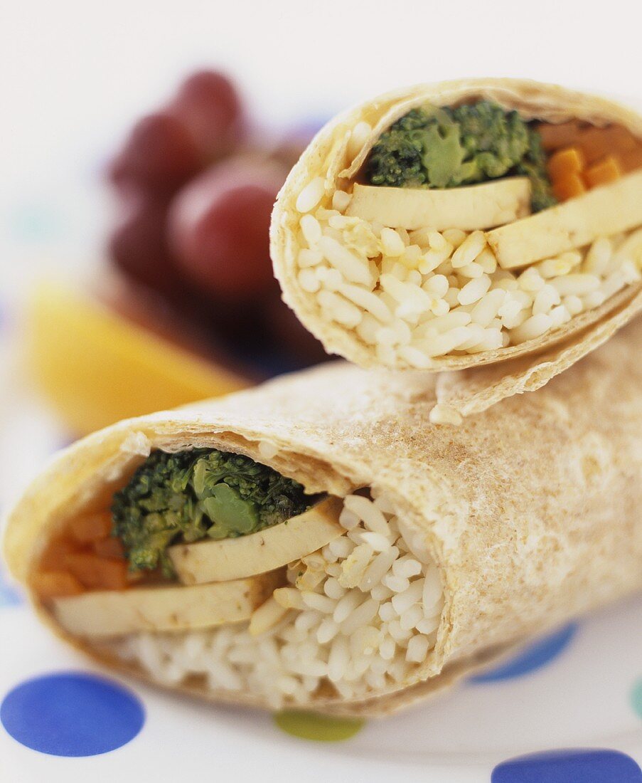 Vegetarian wraps (with tofu, rice and vegetables)