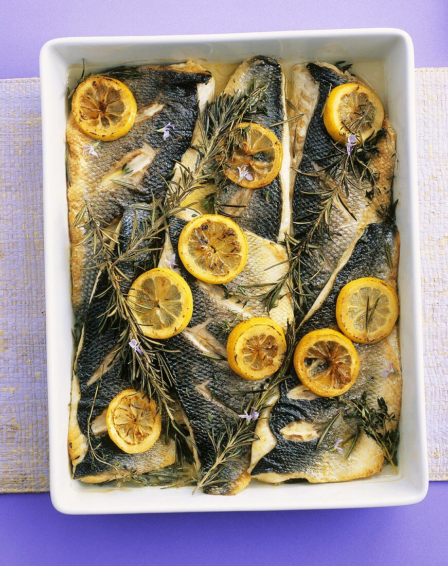 Sea bream fillets with lemon and herbs