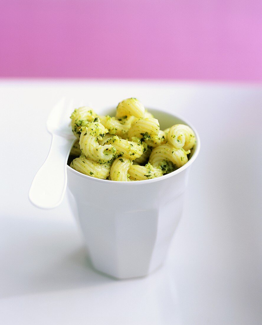 Elbow pasta with broccoli pesto in a beaker