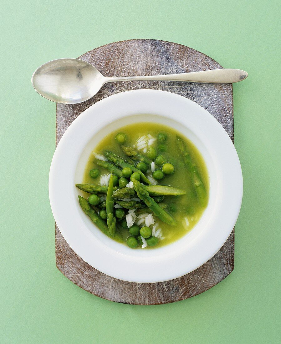 Spring vegetable soup with rice