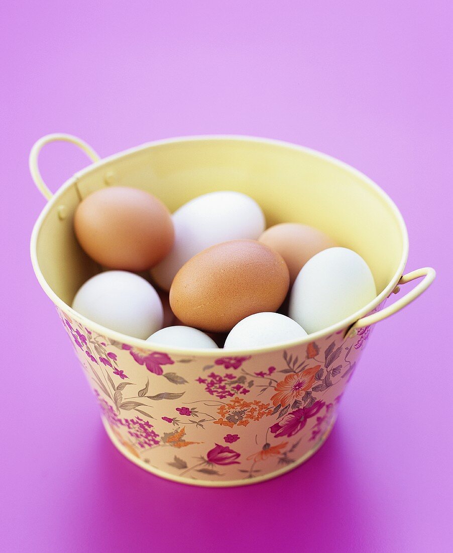 Eier in einem Eimer