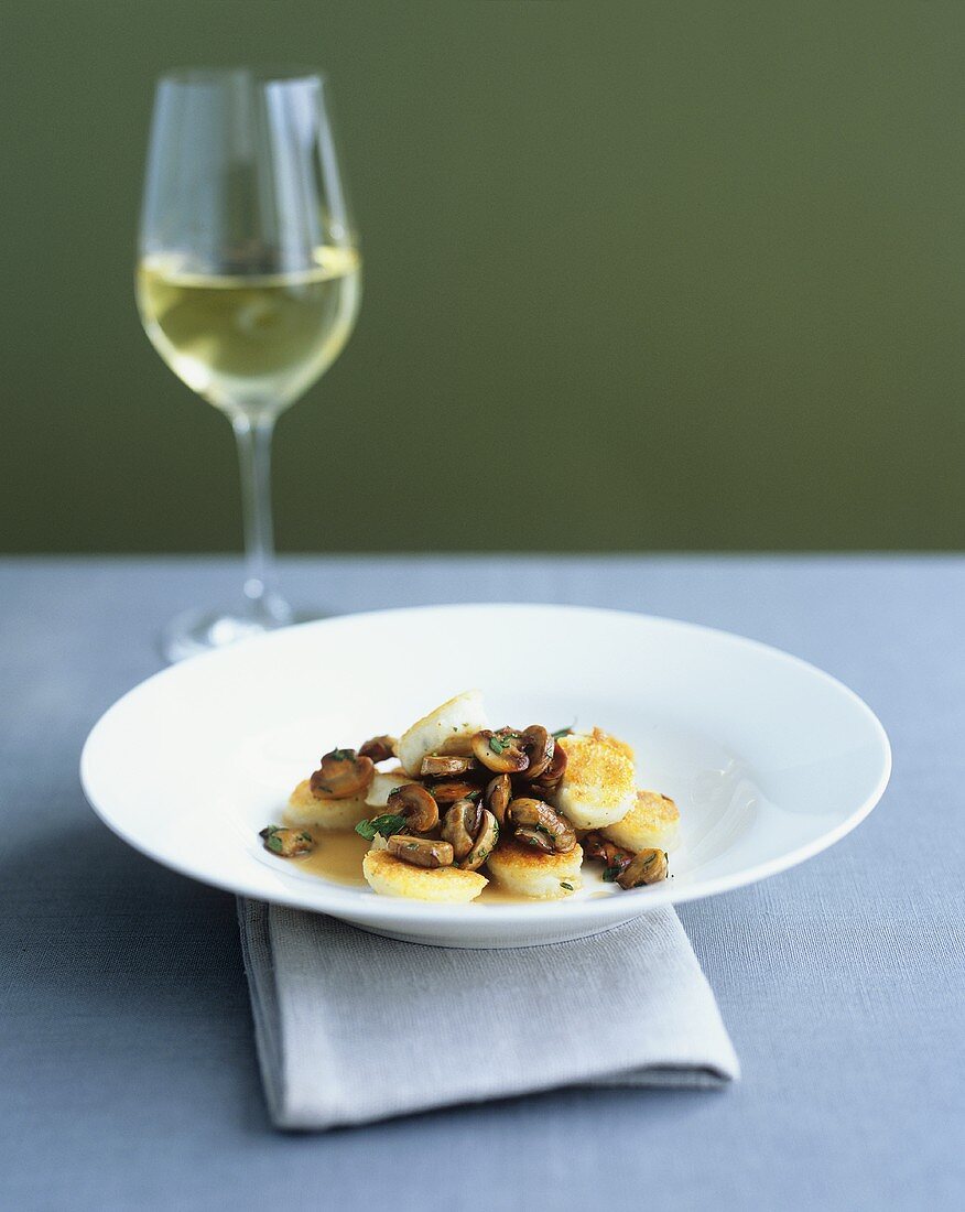 Goat's cheese gnocchi with mushrooms and vinaigrette