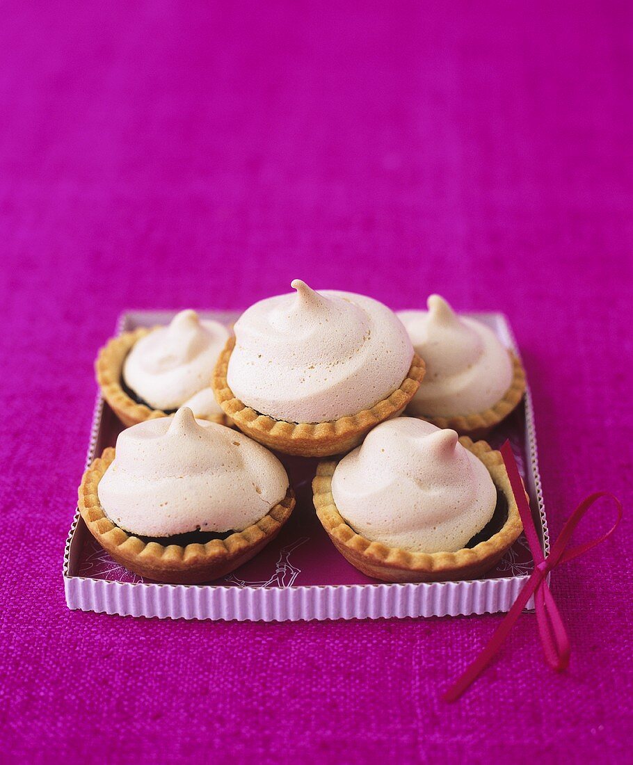 Mince pies with meringue topping