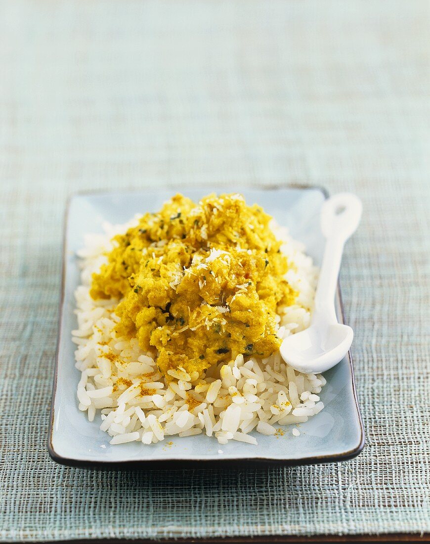 Reis mit Krebsfleisch-Curry