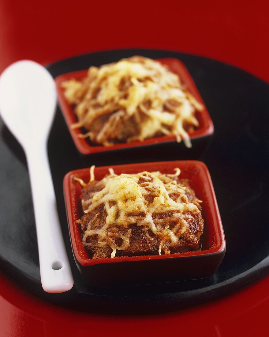 Cassolette of beef with melted cheese